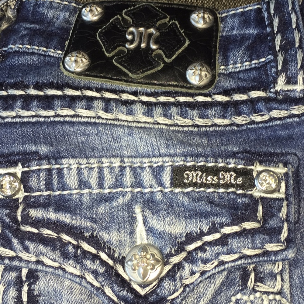 đź§µUpCycled MissMe Capri Jeansđź‘– - Picture 2 of 8